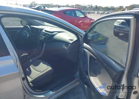 2014 Hyundai Elantra Se z USA, uszkodzony, nr VIN 5NPDH4AE2EH459794